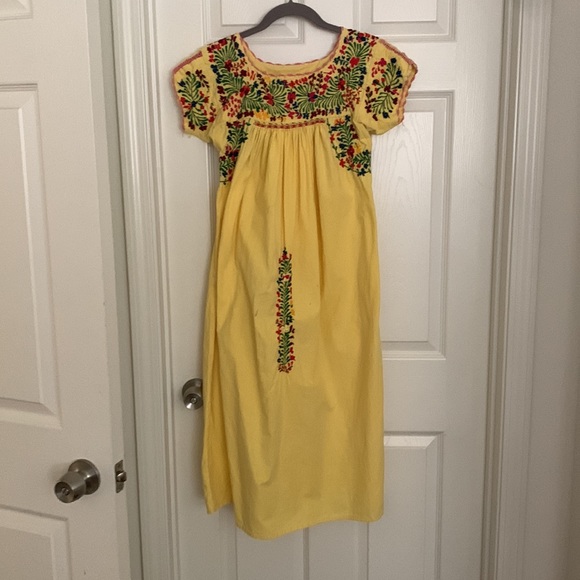 Fun 1970s vintage Yellow Embroidered
Mexican Dress Floral Oaxacan
Cotton - Small - Picture 13 of 14